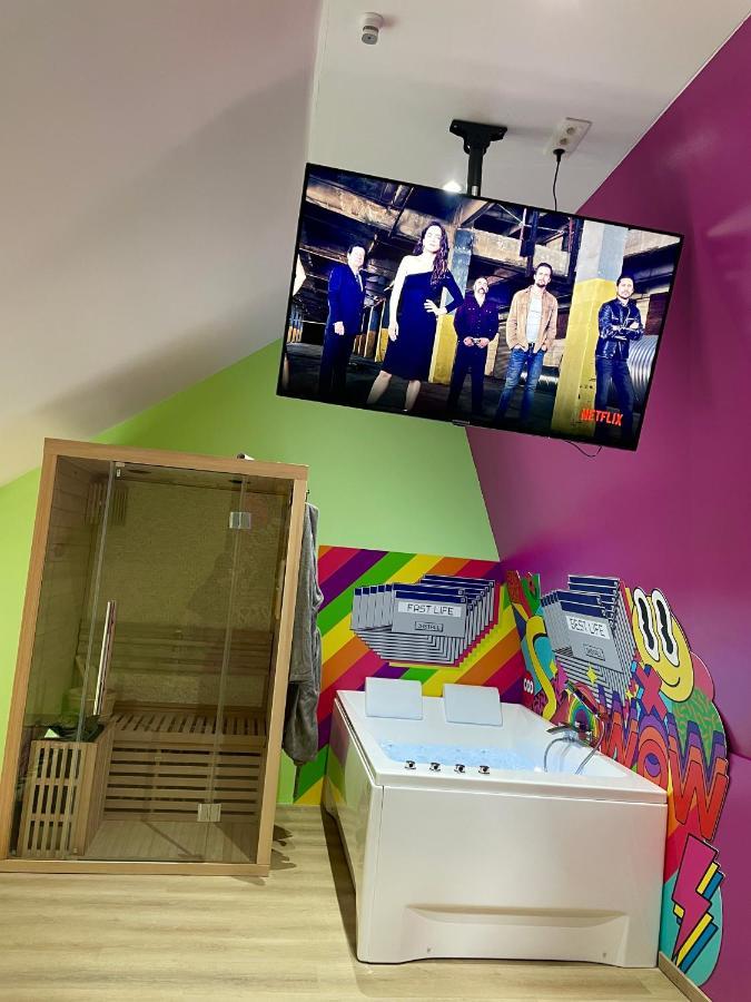 Capsule Forever Young - Jacuzzi - Sauna - Billard - Arcade De Jeux - Netflix & Home Cinema - Ping Pong Hastiere-par-dela Eksteriør bilde