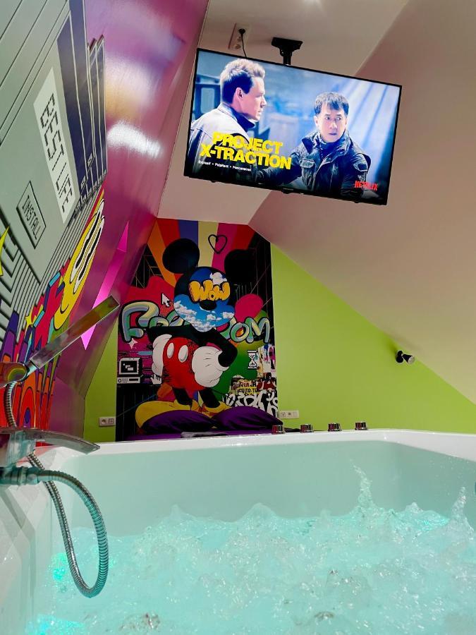 Capsule Forever Young - Jacuzzi - Sauna - Billard - Arcade De Jeux - Netflix & Home Cinema - Ping Pong Hastiere-par-dela Eksteriør bilde