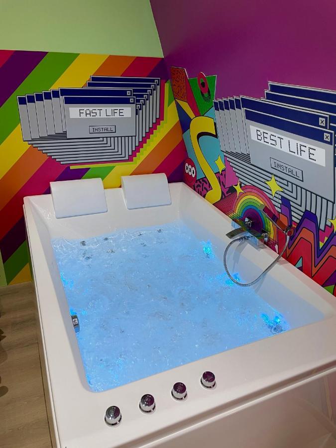 Capsule Forever Young - Jacuzzi - Sauna - Billard - Arcade De Jeux - Netflix & Home Cinema - Ping Pong Hastiere-par-dela Eksteriør bilde