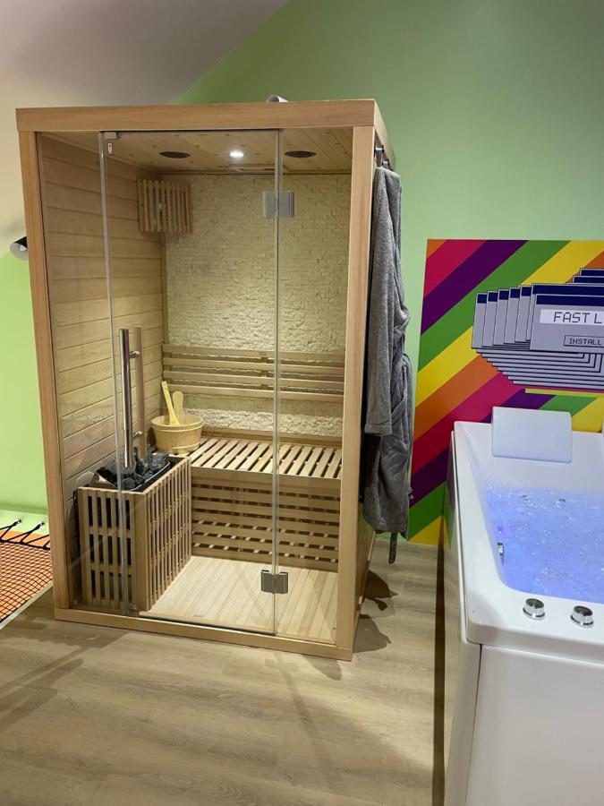 Capsule Forever Young - Jacuzzi - Sauna - Billard - Arcade De Jeux - Netflix & Home Cinema - Ping Pong Hastiere-par-dela Eksteriør bilde