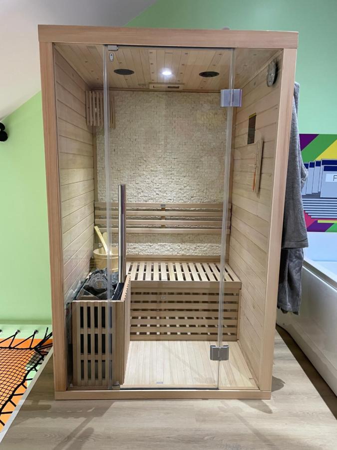 Capsule Forever Young - Jacuzzi - Sauna - Billard - Arcade De Jeux - Netflix & Home Cinema - Ping Pong Hastiere-par-dela Eksteriør bilde
